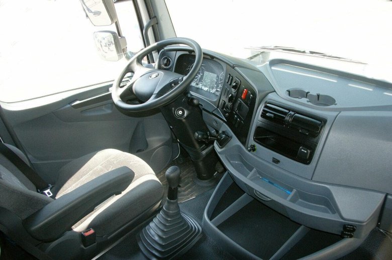 Камаз 65206 кабина внутри