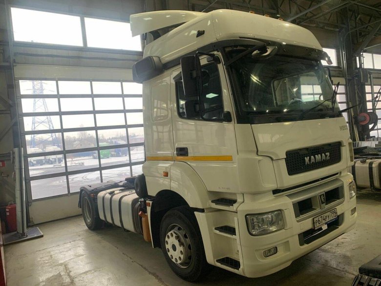 Седельный тягач камаз