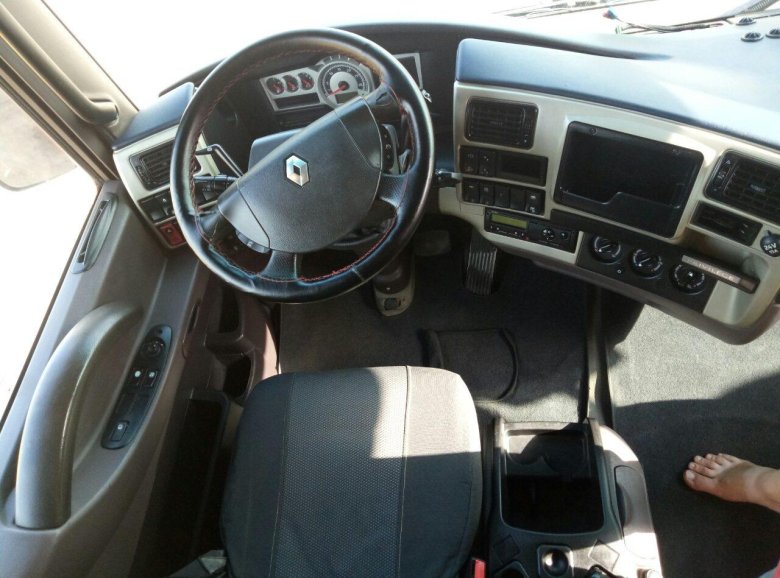 Renault Magnum 2008 салон