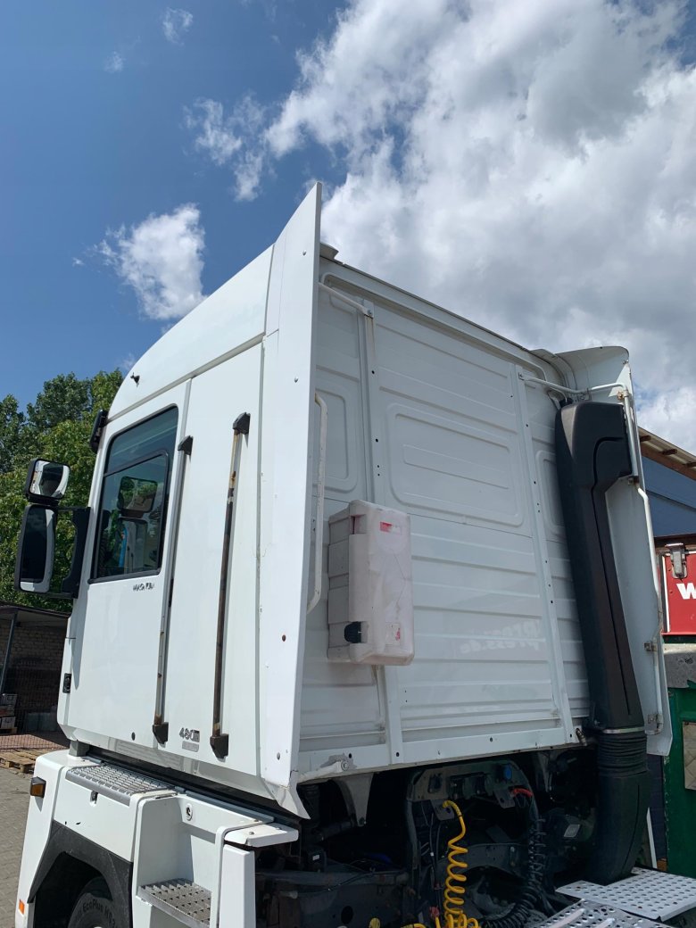 Обтекатель кабины актрос мп2