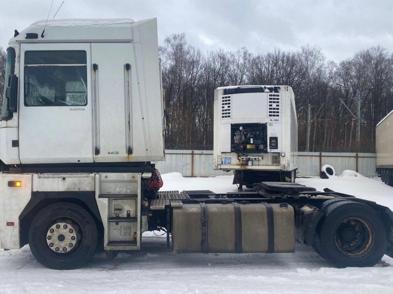 Тягач рено магнум