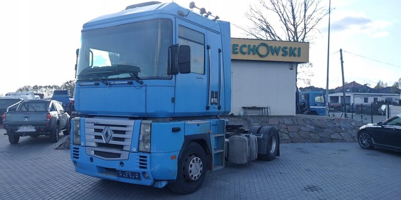 Рено Магнум кабина