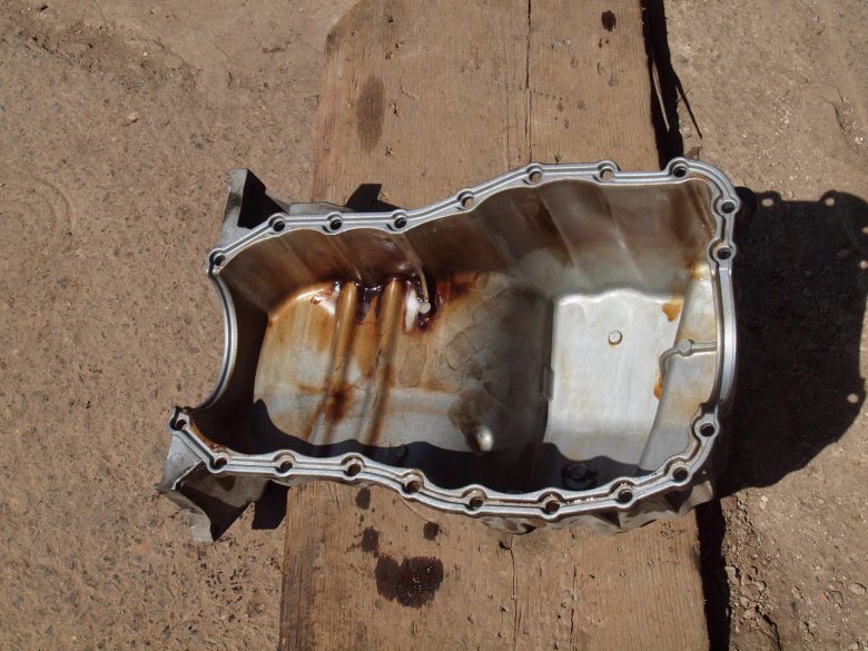 Поддон двигателя Рено Логан 1.6