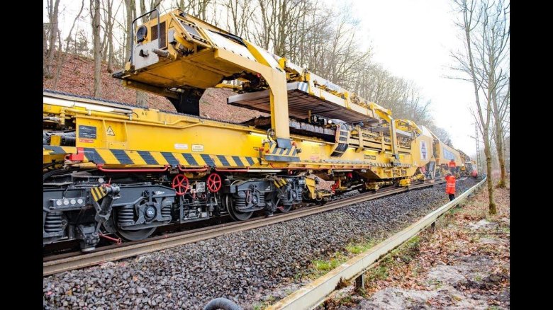 Путевая машина AHM 800r