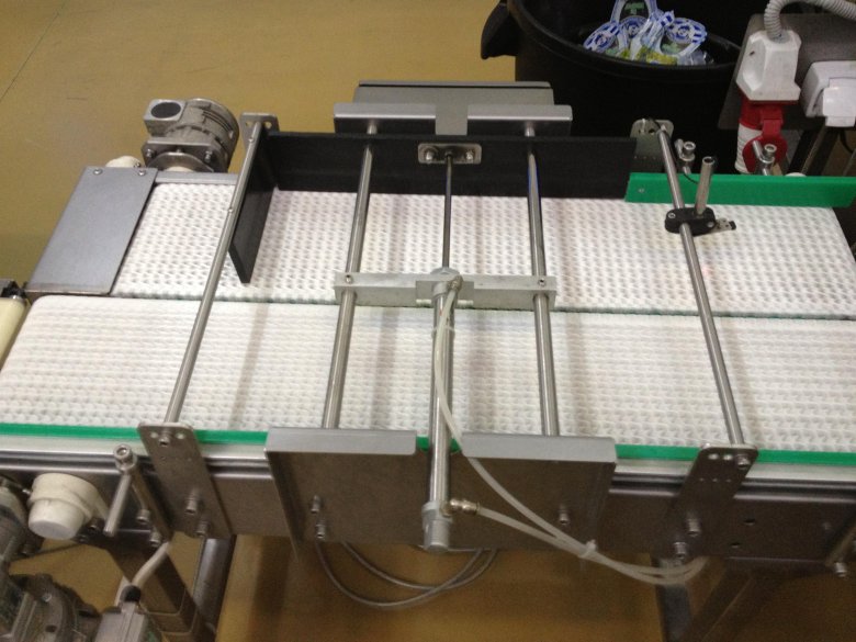 Разделитель потоков на конвейере