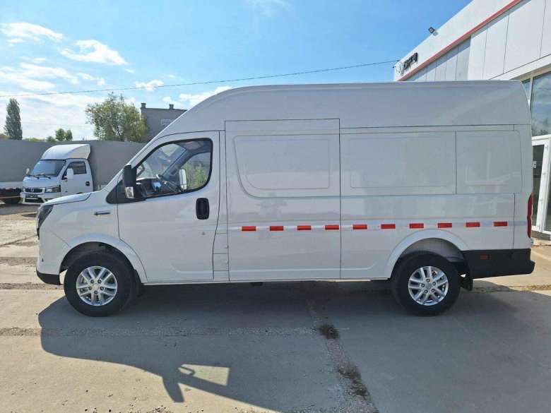 Китайский цельнометаллический фургон