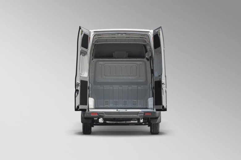 Ниссан цельнометаллический