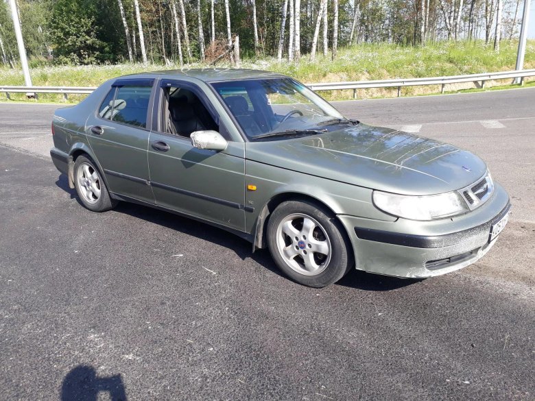 Сааб серо-зеленый