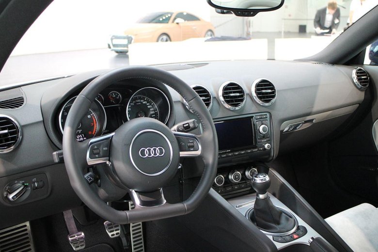 Audi TT mk2 dashboard