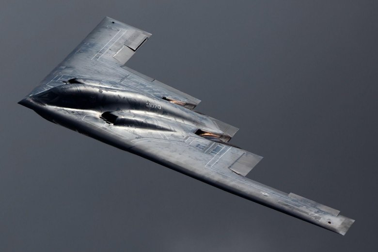 Стелс-бомбардировщик b-2