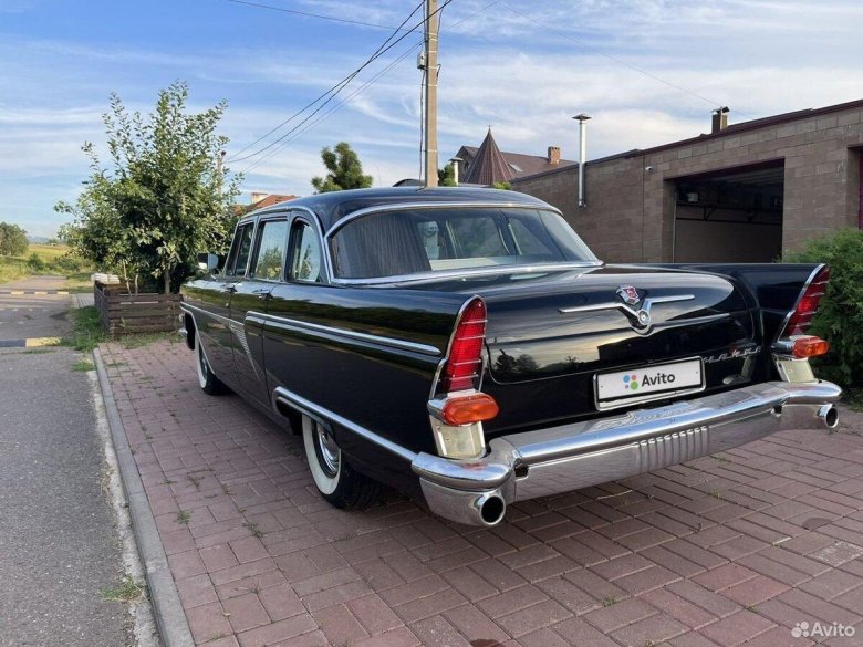 ГАЗ-13 «Ча́йка»