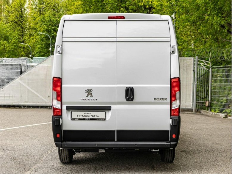 Цельнометаллические фургоны