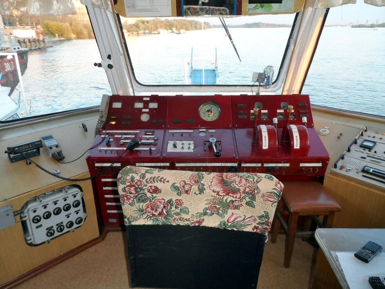 Теплоход Москва 133