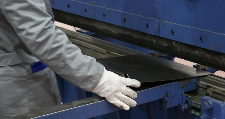 Рубка гильотиной металла q11x2500