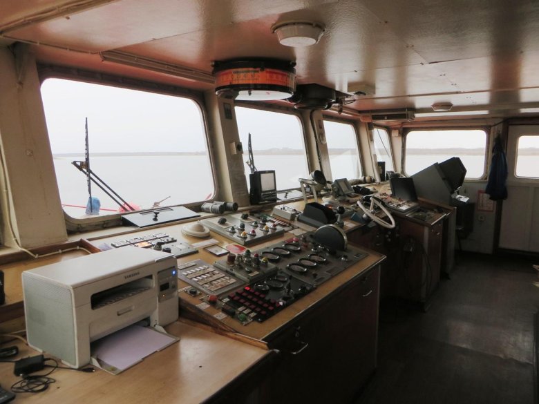 Буксир РТ 1741 рулевая рубка