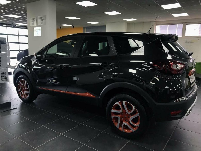 Рено Каптур черный