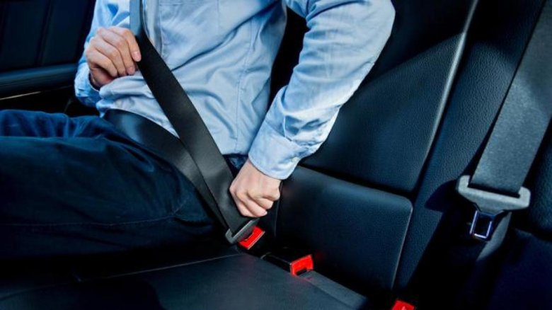 Ремень безопасности в машине