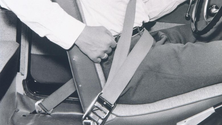 Первый ремень безопасности Volvo