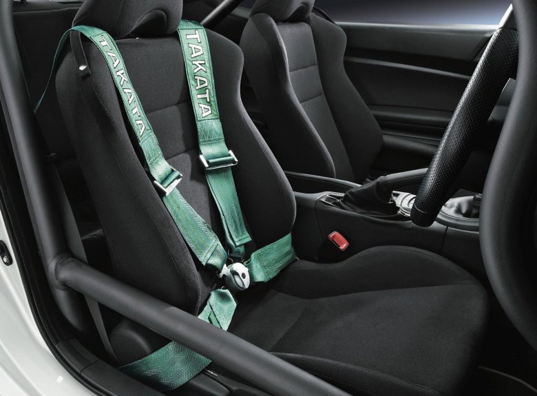 Четырехточечные ремни безопасности