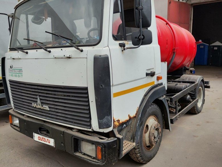 Белая вакуумная машина