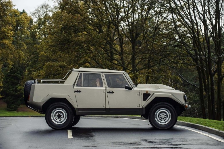 Lamborghini lm002