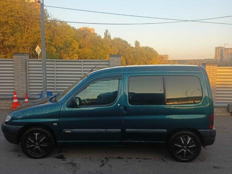 Ситроен Берлинго зеленый