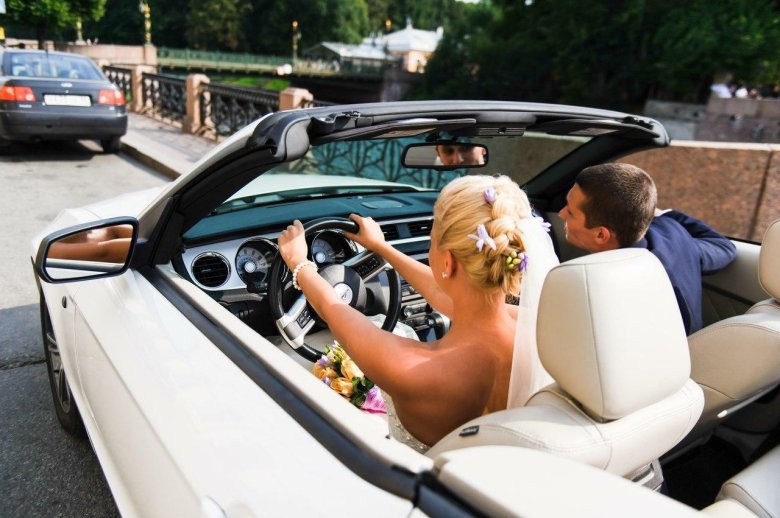 Невеста в кабриолете