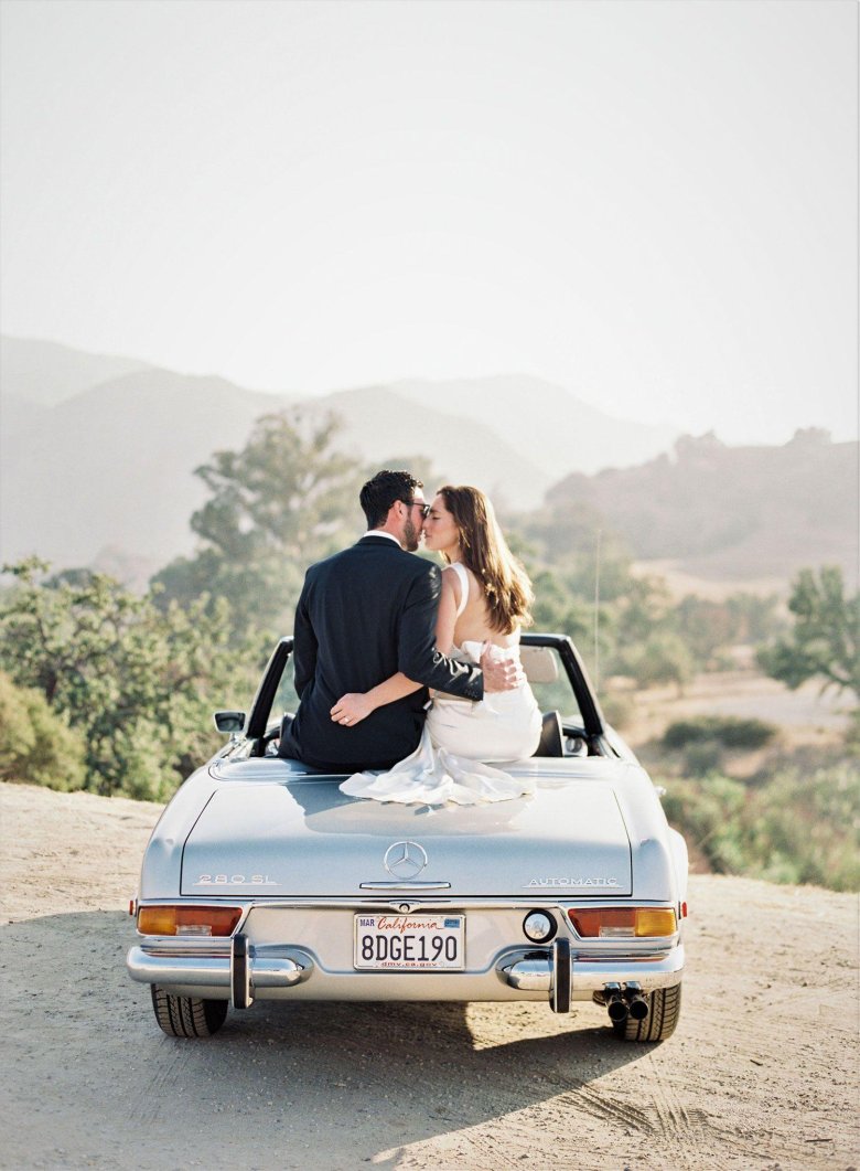 Свадебная фотосессия в кабриолете