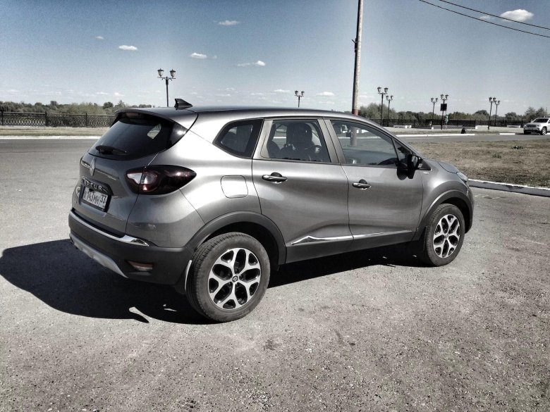 Renault Captur серый металлик