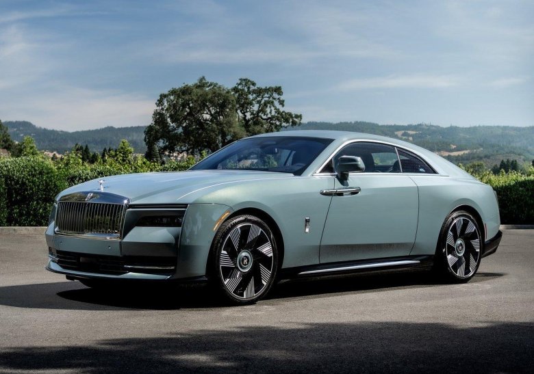 Роллс Ройс спектр 2023