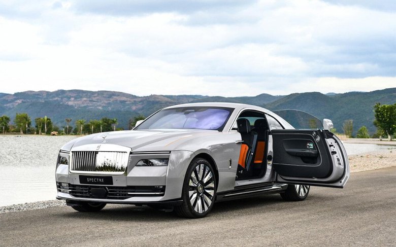 Spectre rolls royce