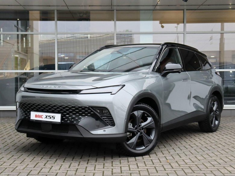 Серый внедорожник