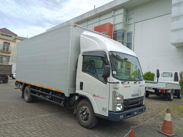 Isuzu elf 3.5 промтоварный фургон