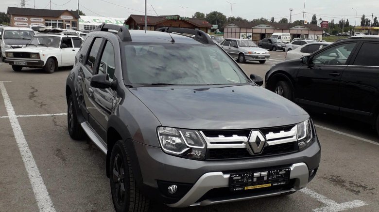 Renault Duster серый металлик