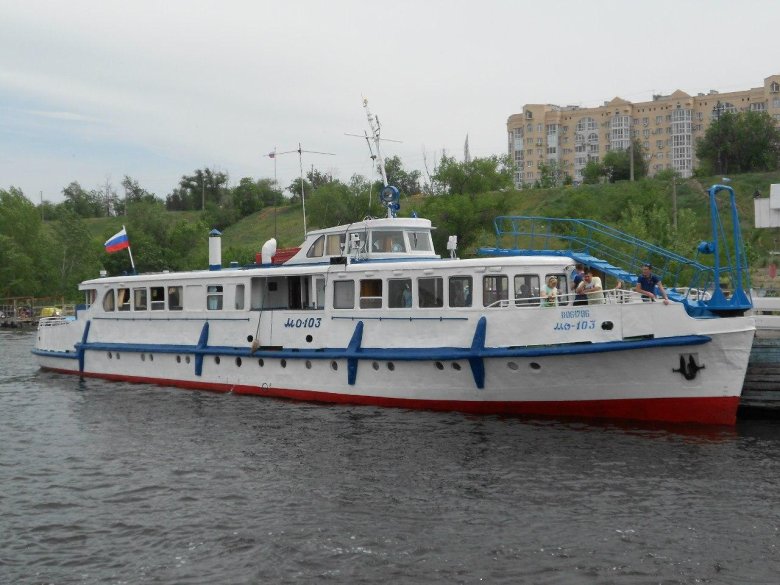 Теплоход по волге
