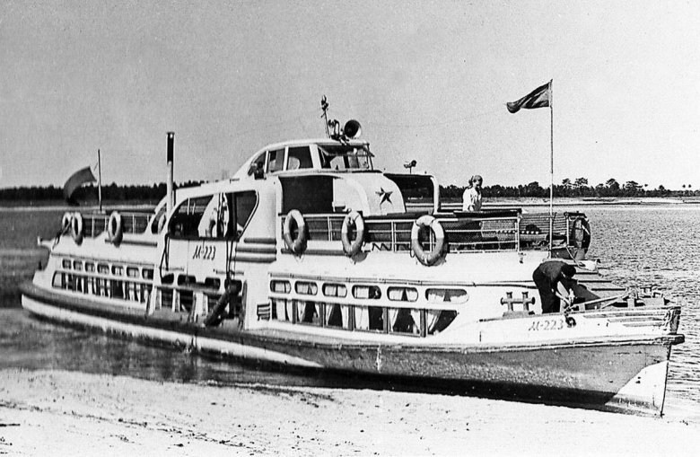 Теплоход Москвич 544