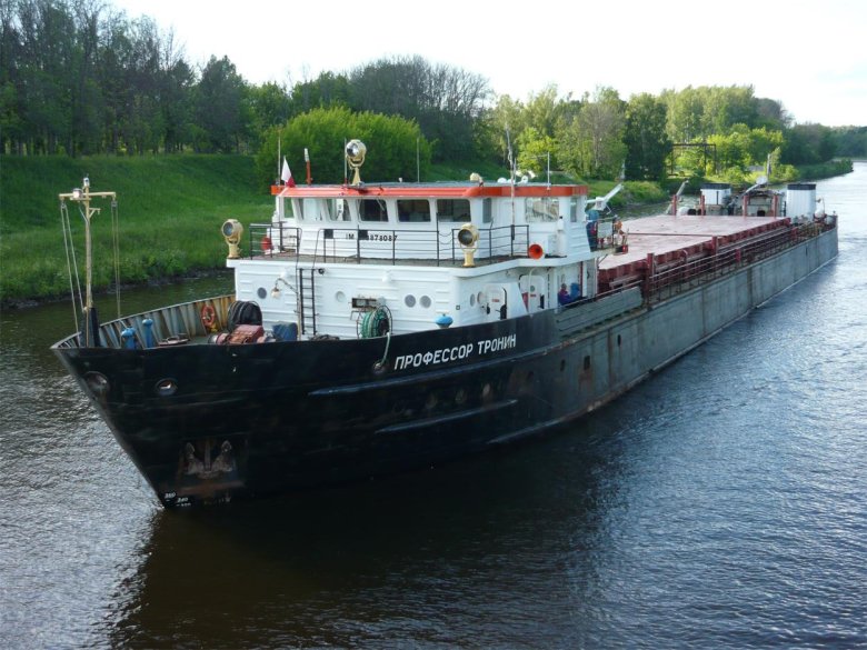Профессор Тронин судно