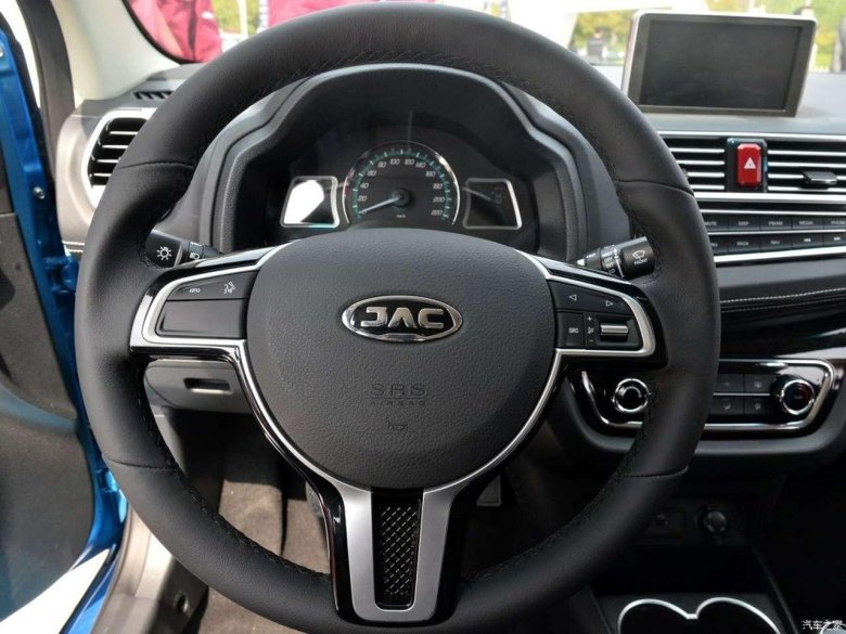 Китайский кроссовер JAC s2