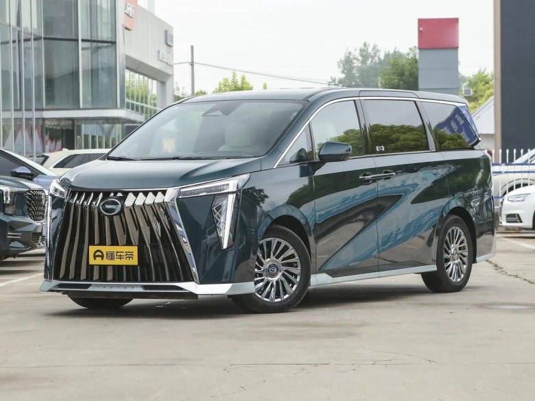 Китайский минивэн GAC m8