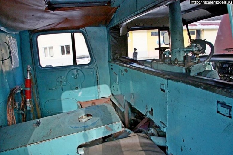 Урал 375 АЦ-40 кабина