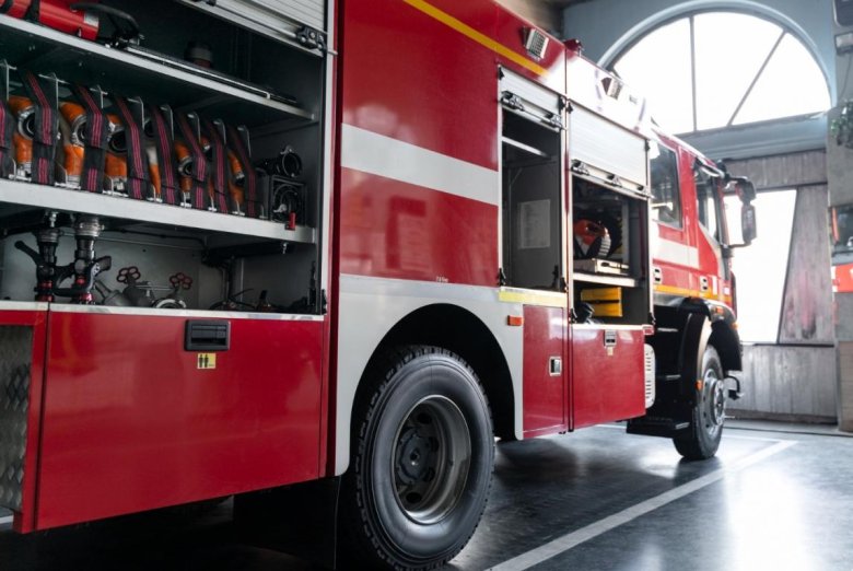 Красная пожарная машина