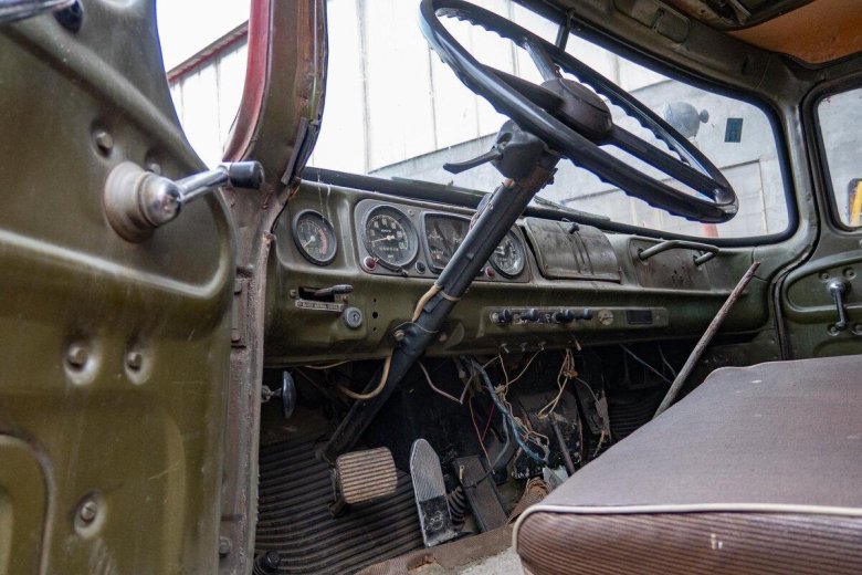 ЗИЛ-131 кабина внутри