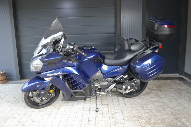 Кавасаки спорт турист