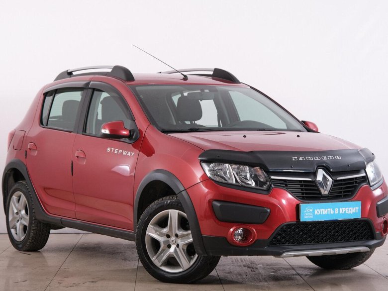 Рено Сандеро красный