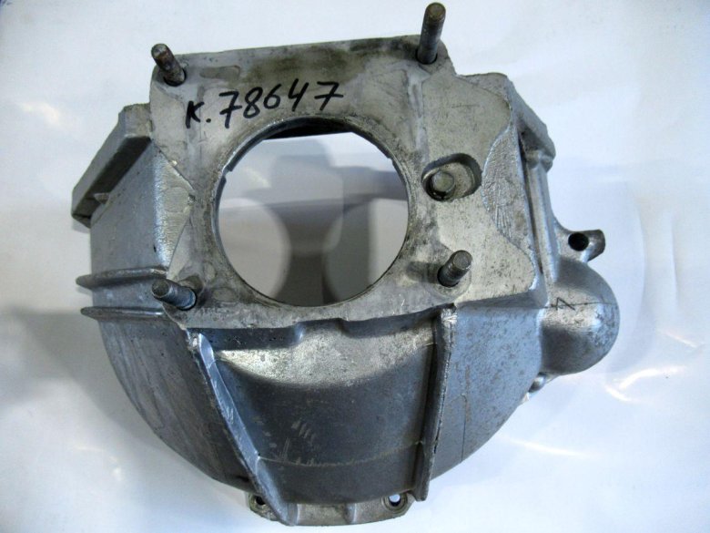 4215.1601015-11 Картер сцепления