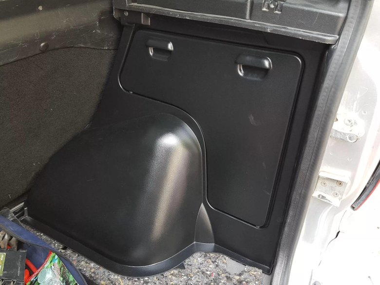 Kарманы багажника Chevrolet-Niva