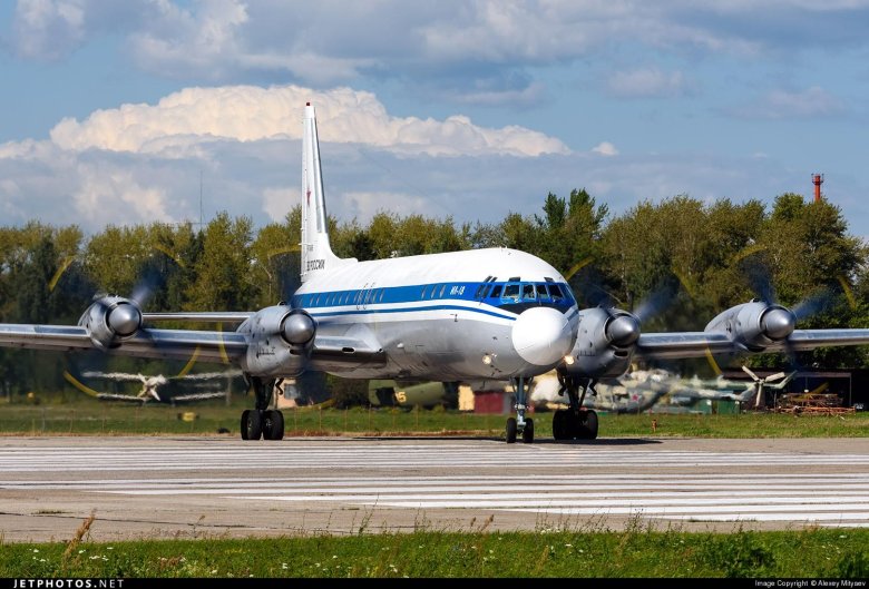 Турбовинтовой самолет ил 18