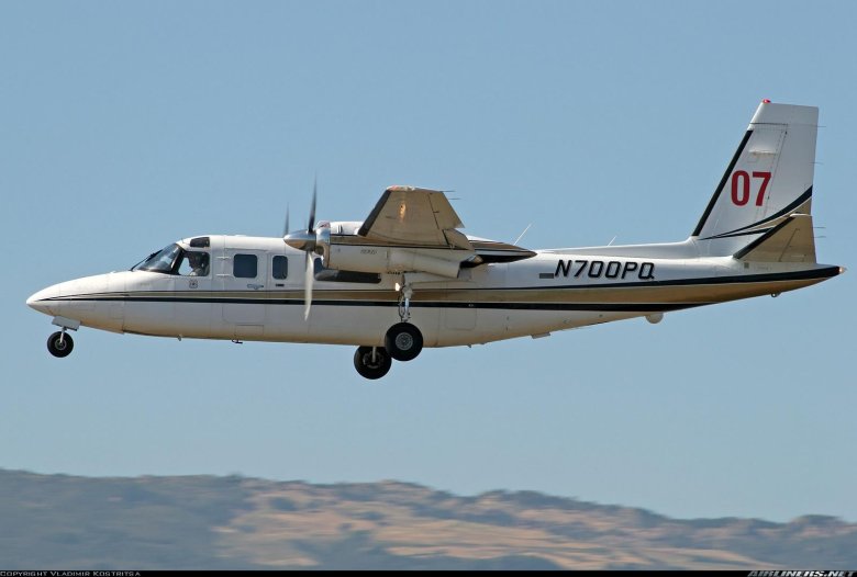 Самолет piper aerostar