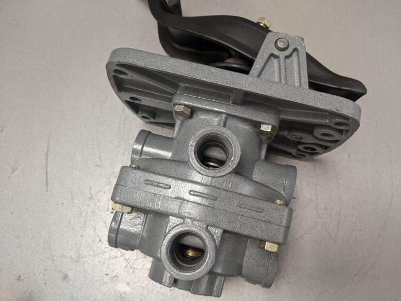 Кран тормозной камаз