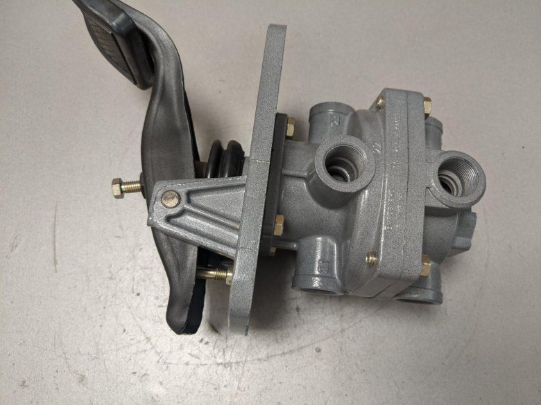 Кран тормозной 5320-3514108 камаз